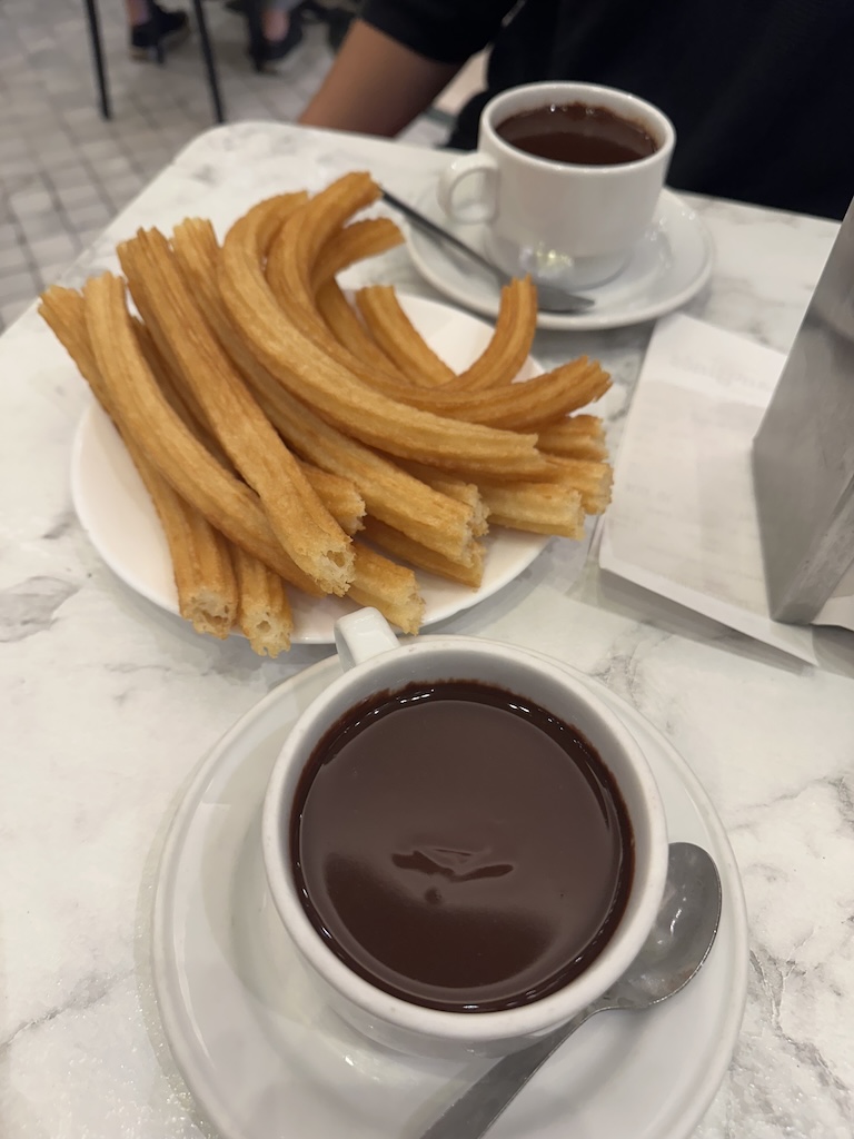 Przy okazji wizyty w Madrycie złapaliśmy super smaczne churros